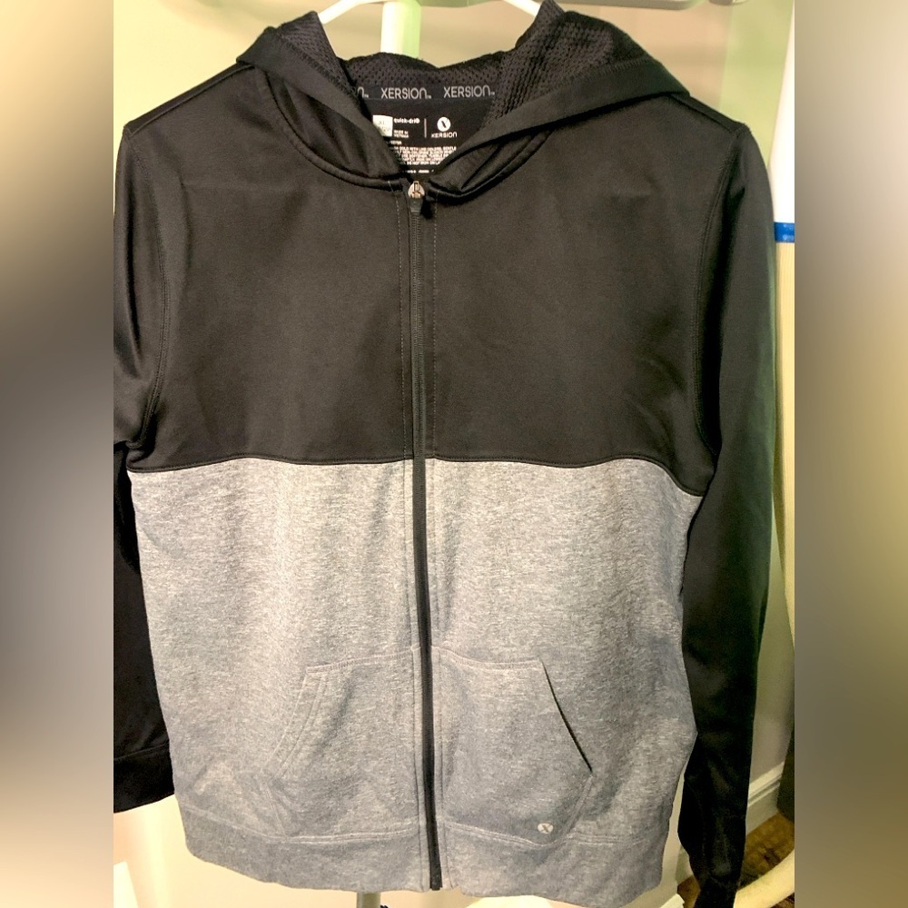 Youth XL (18-20) Xersion zip up hoodie in black and grey color. Preloved